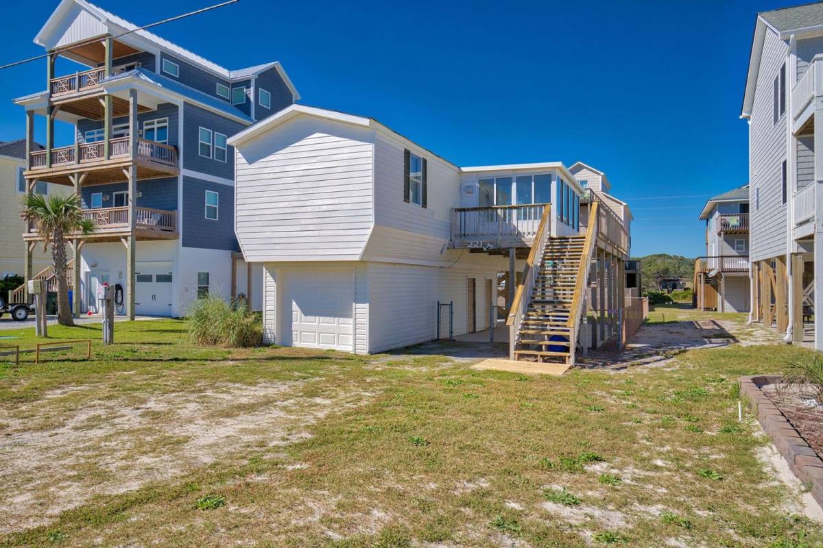 House for rent at 221 Topsail Rd, Sneads Ferry, NC 28460
