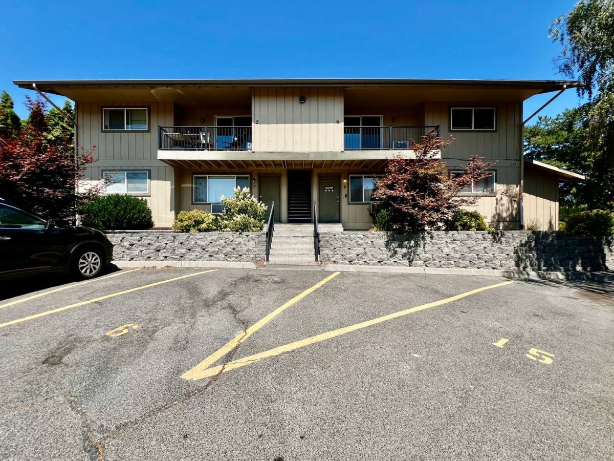 Apartment for rent at 305 & 307 N, Yakima, WA 98901