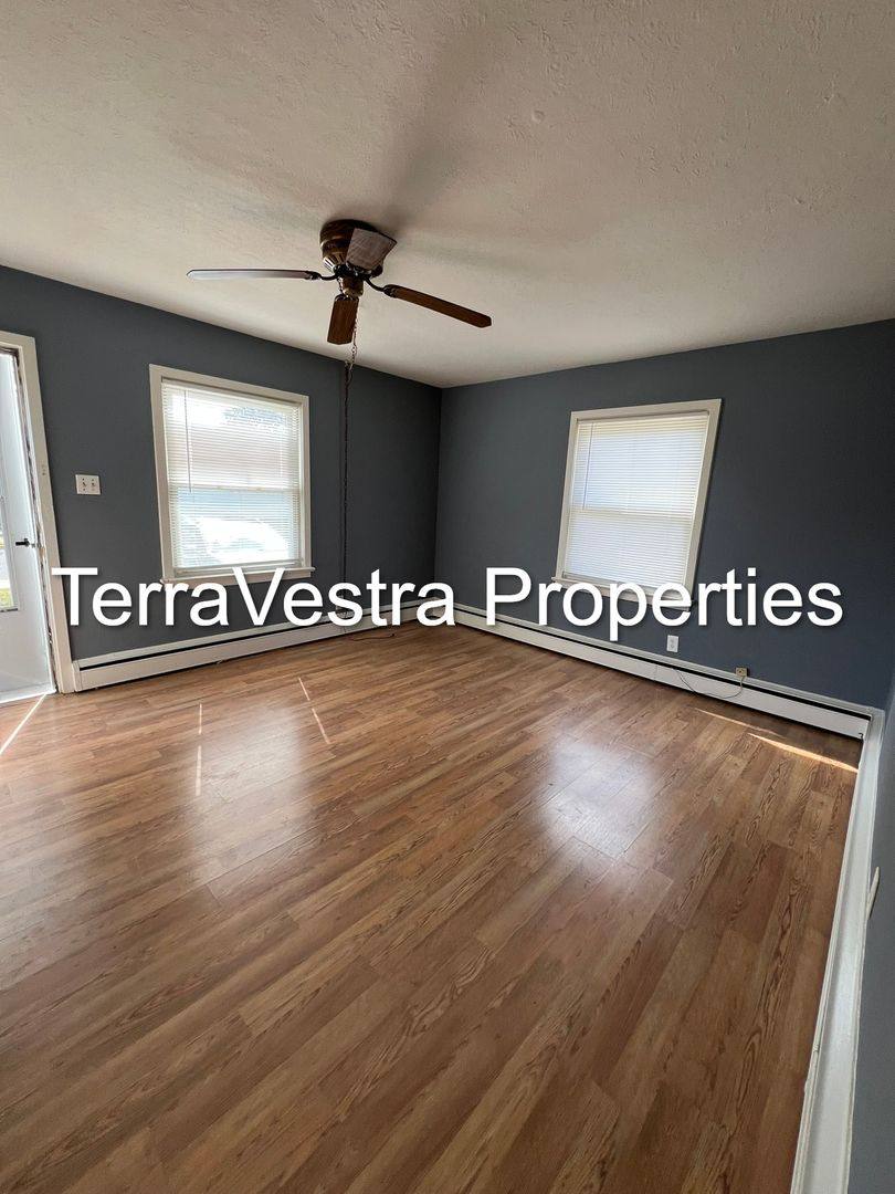 Apartment for rent at 41-43 Oak St, Gibbstown, NJ 08027