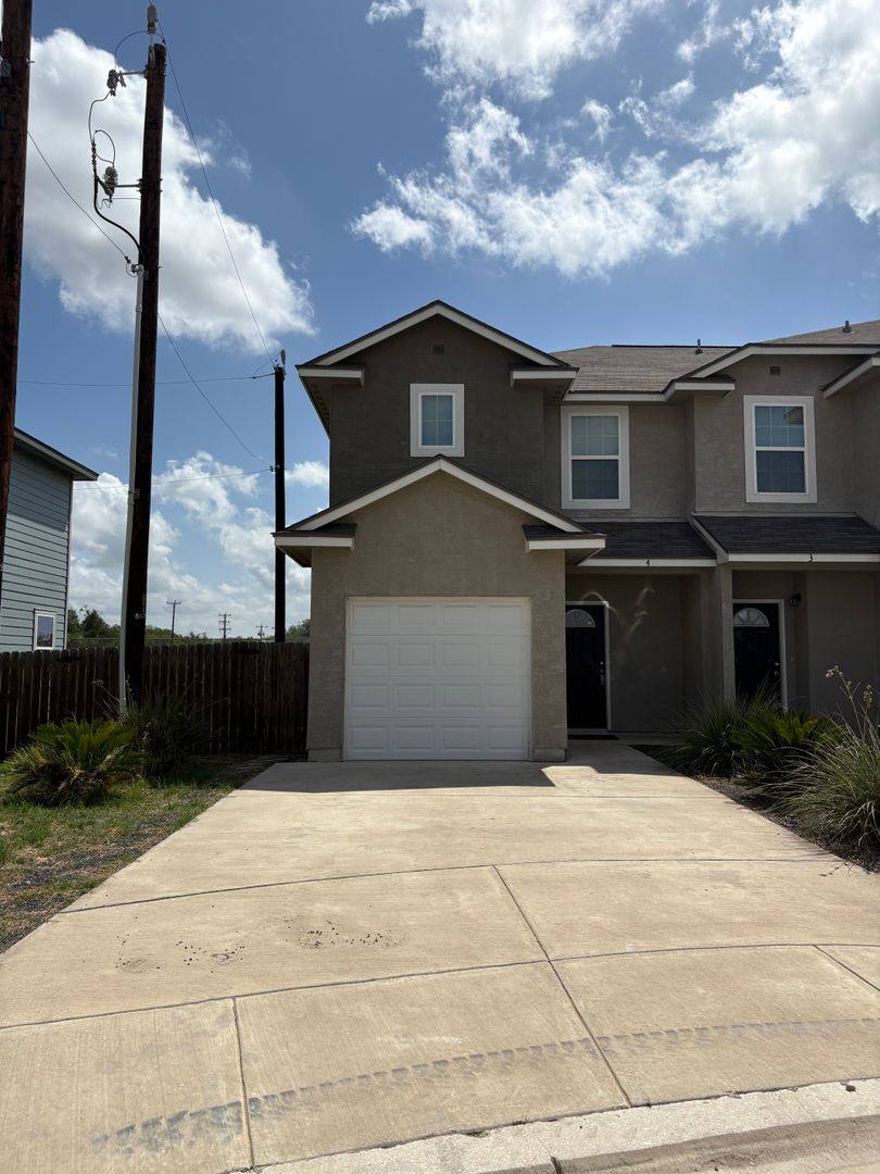 Townhouse for rent at 16926 Spirit Brook #4, Schertz, TX 78154
