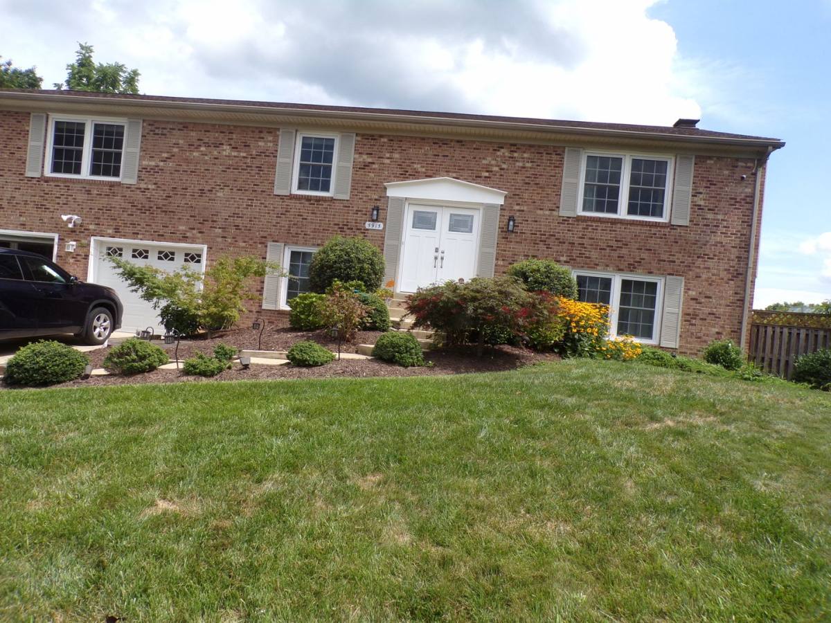 House for rent at 5915 Parkridge Lane, Alexandria, VA 22310