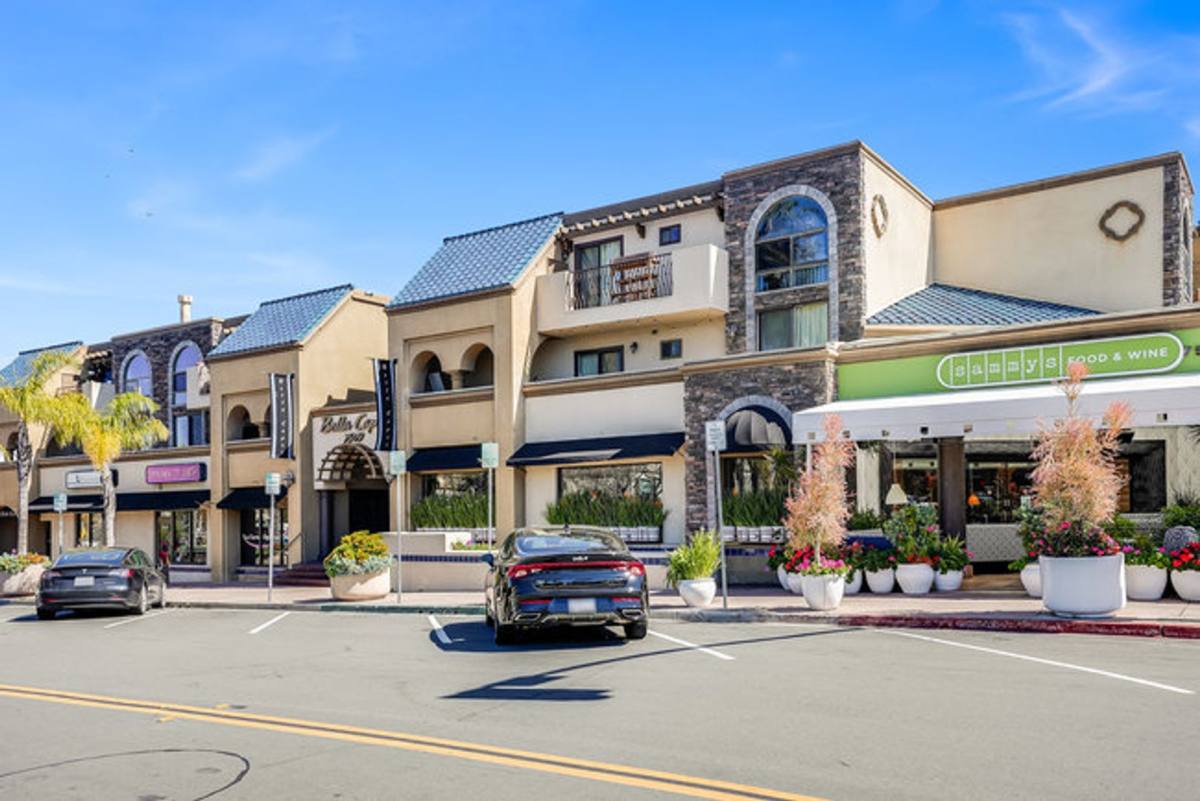 Condo for rent at 7509 Draper Ave, La Jolla, CA 92037