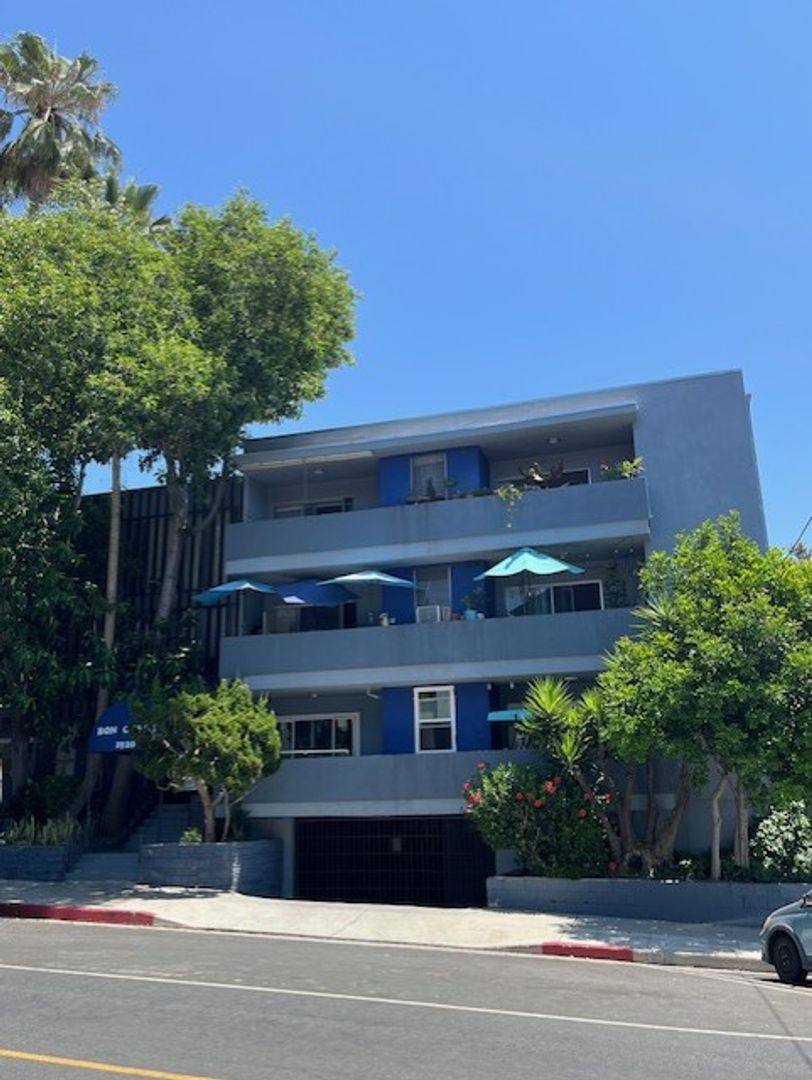 Apartment for rent at 1920 Cheremoya Ave, Los Angeles, CA 90068
