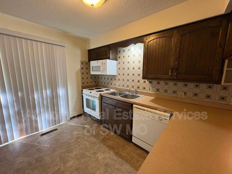 Apartment for rent at 2252 W Parkway, Ozark, MO 65721
