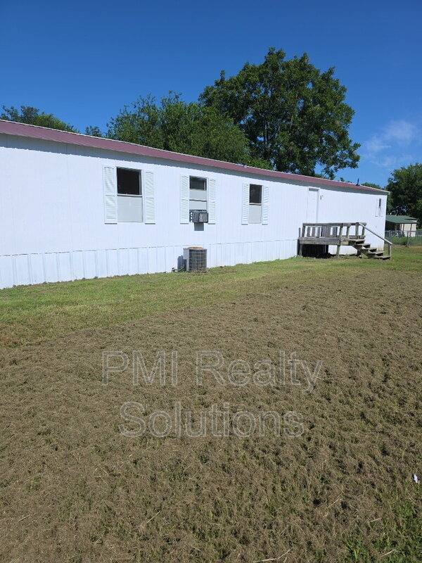 House for rent at 305 W Dixieland Ave, Porter, OK 74454