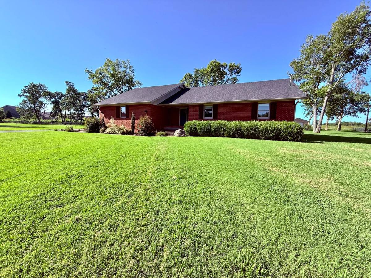 House for rent at 1904 Mayflower Rd, Bentonville, AR 72713