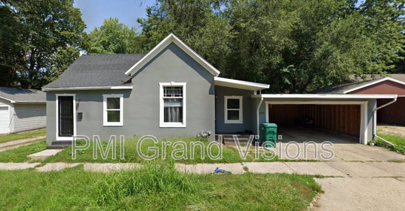 House for rent at 140 N 17th St, Decatur, IL 62521