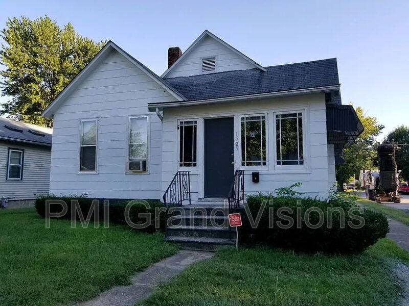 House for rent at 1505 E Main St, Decatur, IL 62521