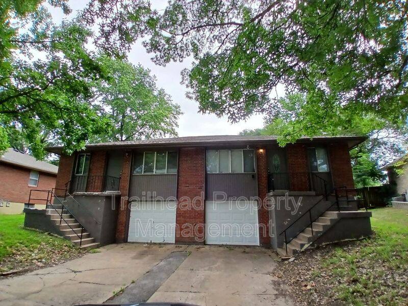 Townhouse for rent at 1026 SW Kingscross Rd, Blue Springs, MO 64014