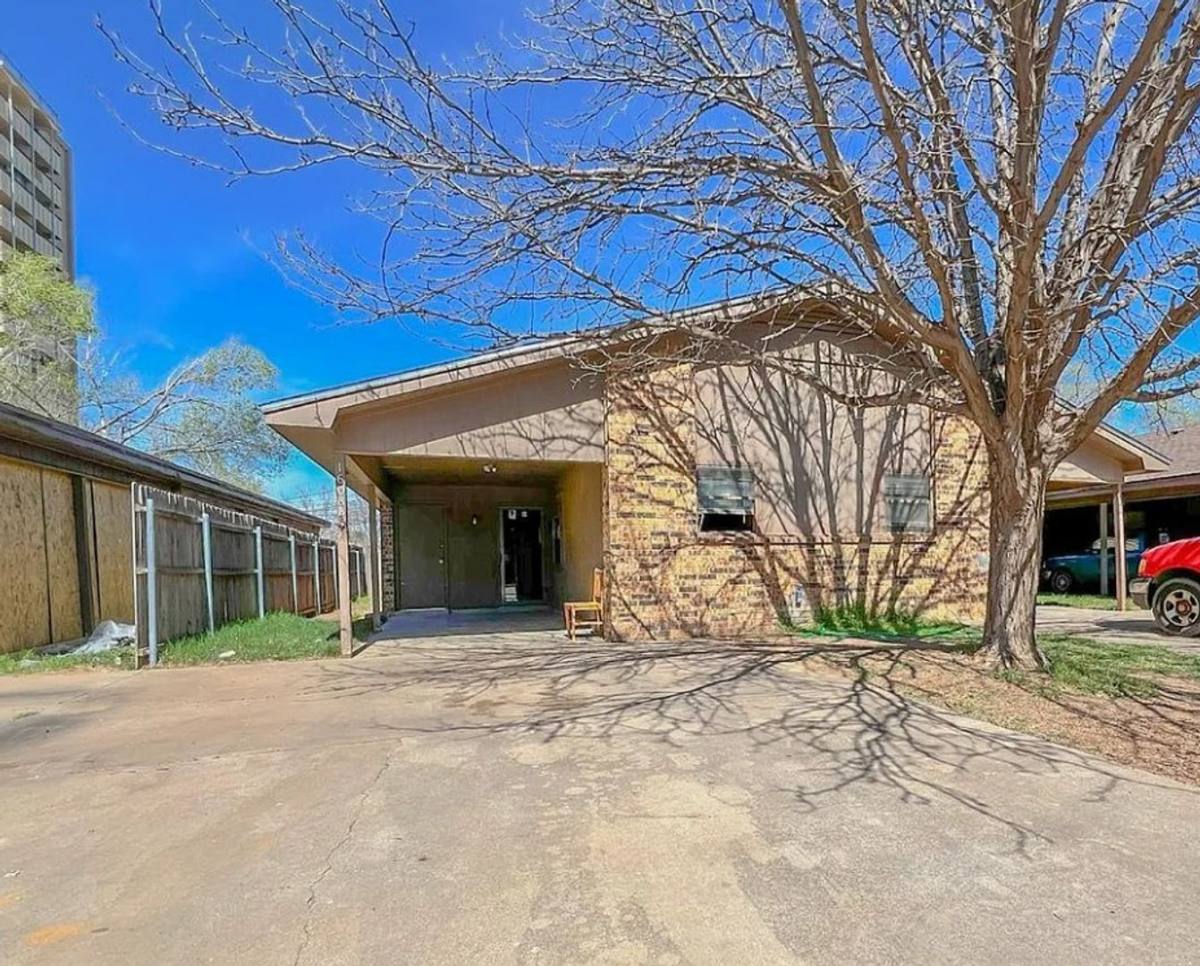 Apartment for rent at 1608 28th St, Lubbock, TX 79411