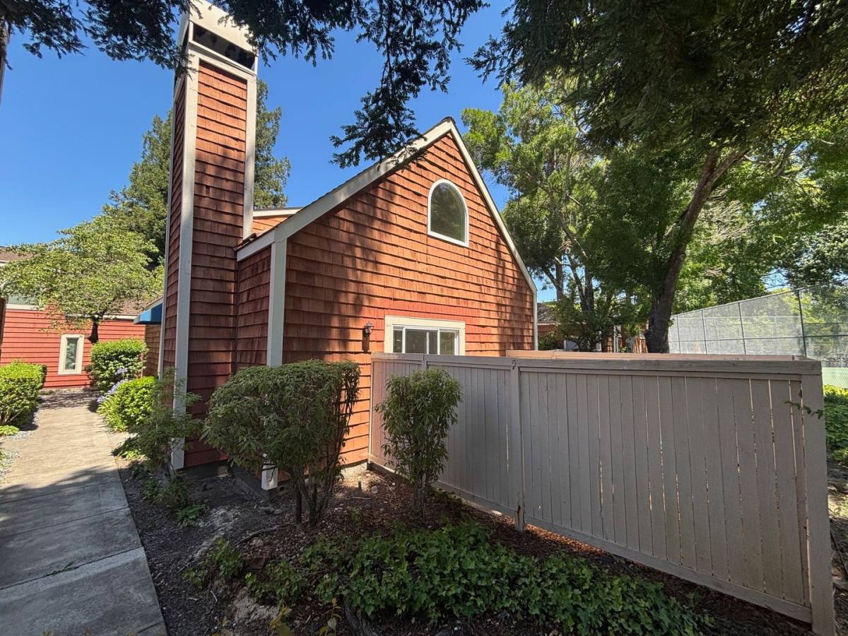 Townhouse for rent at 2516 Lakeview Dr, Santa Rosa, CA 95405