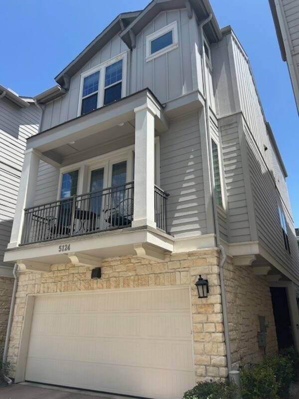 Townhouse for rent at 5124 Garrett Field Court, Dallas, TX 75206