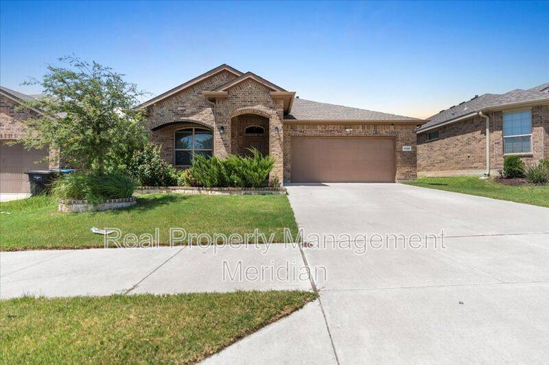 House for rent at 1125 Ferncliff Dr, Fort Worth, TX 76177
