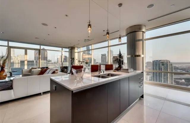 Apartment for rent at 2430 Victory Park Ave, Dallas, TX 75219