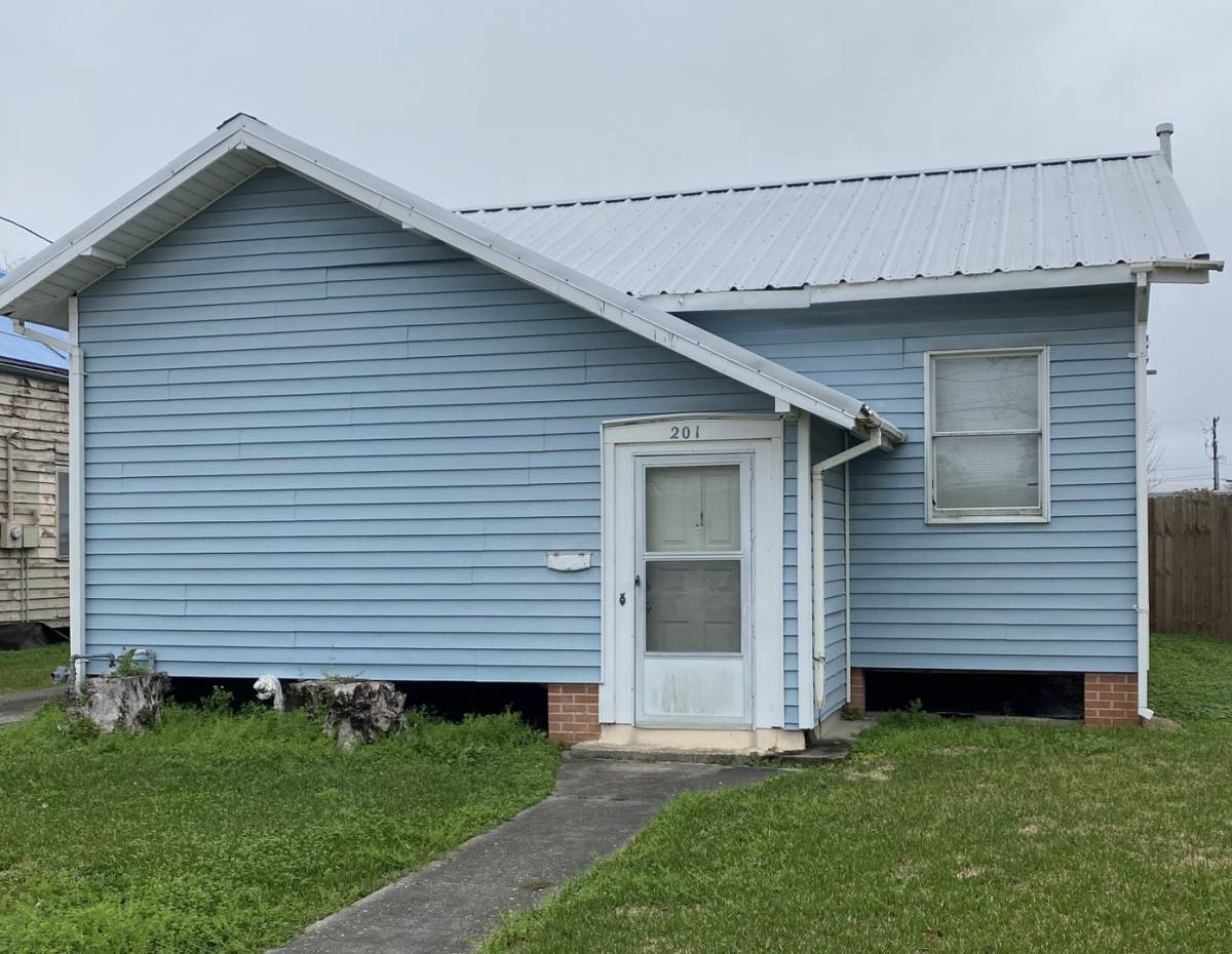 House for rent at 201 Naquin St, Houma, LA 70360