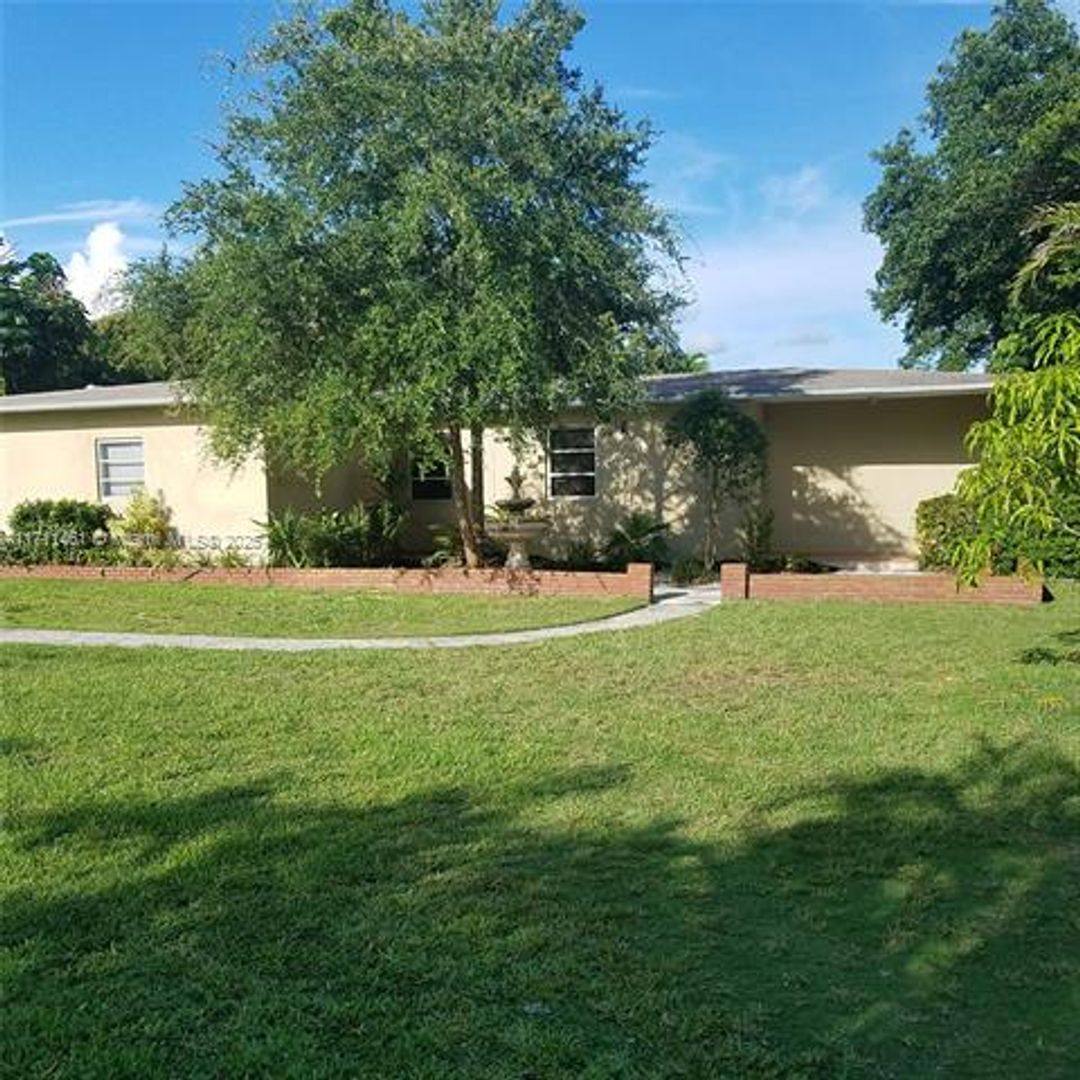 House for rent at 6969 SW 82nd Court, Miami, FL 33143
