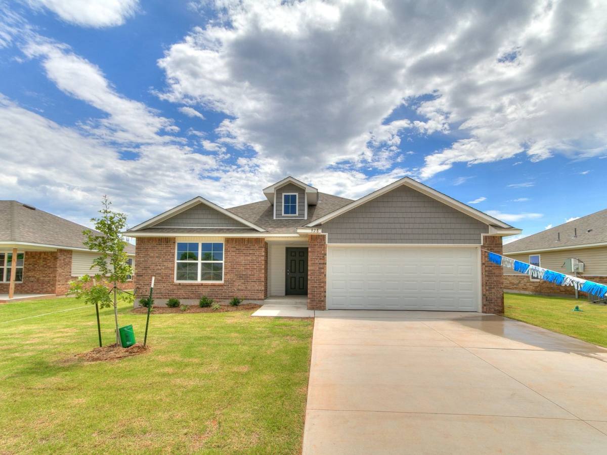 House for rent at 928 S Bear Lane, Mustang, OK 73064