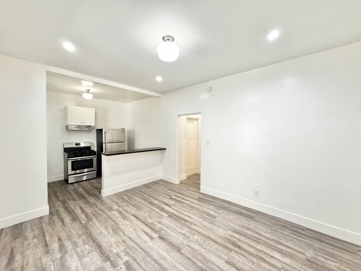 Apartment for rent at 859 S New Hampshire Ave #103, Los Angeles, CA 90005