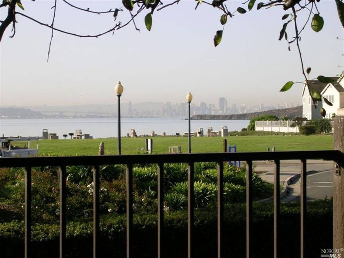 Apartment for rent at 213 Lakeshore Court, Richmond, CA 94804