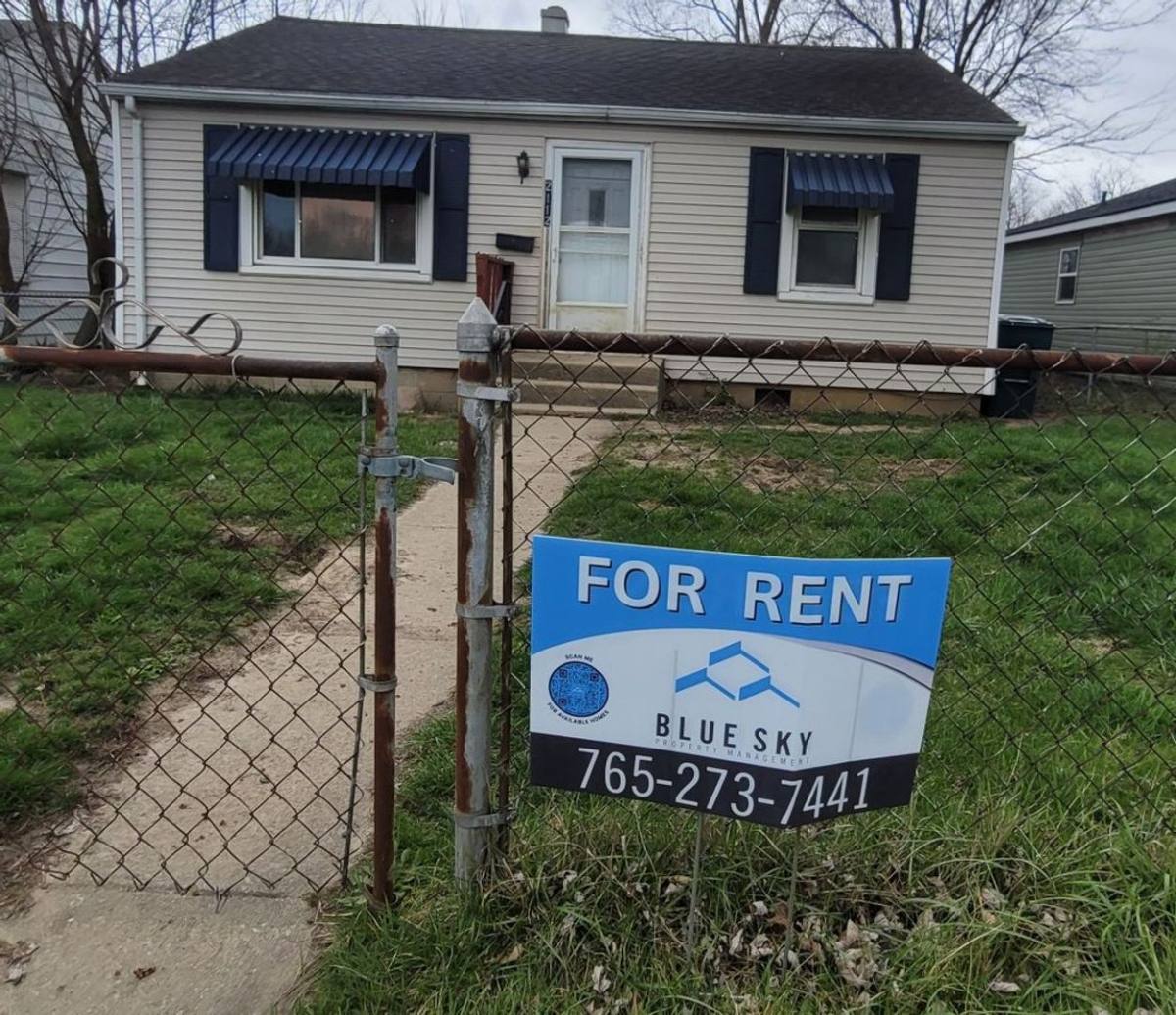 House for rent at 2112 W Memorial Dr, Muncie, IN 47302