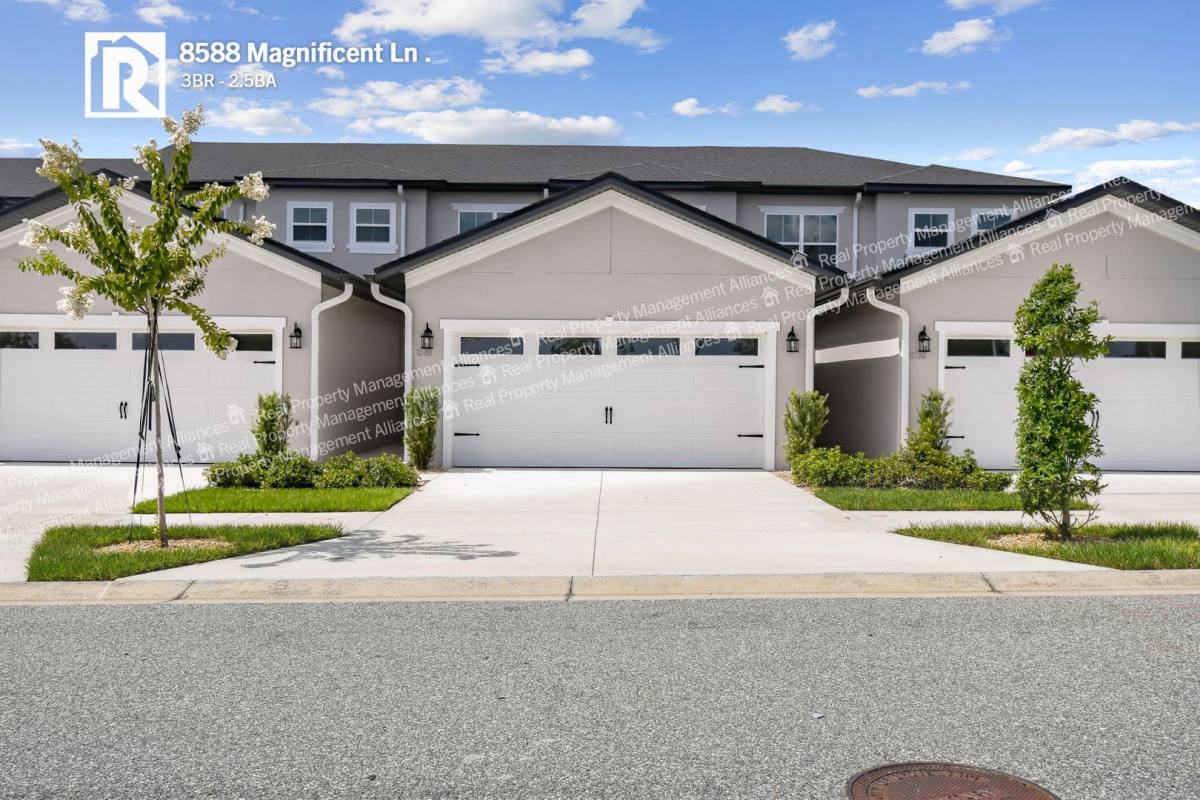 Townhouse for rent at 8588 Magnificent Lane, Groveland, FL 34736