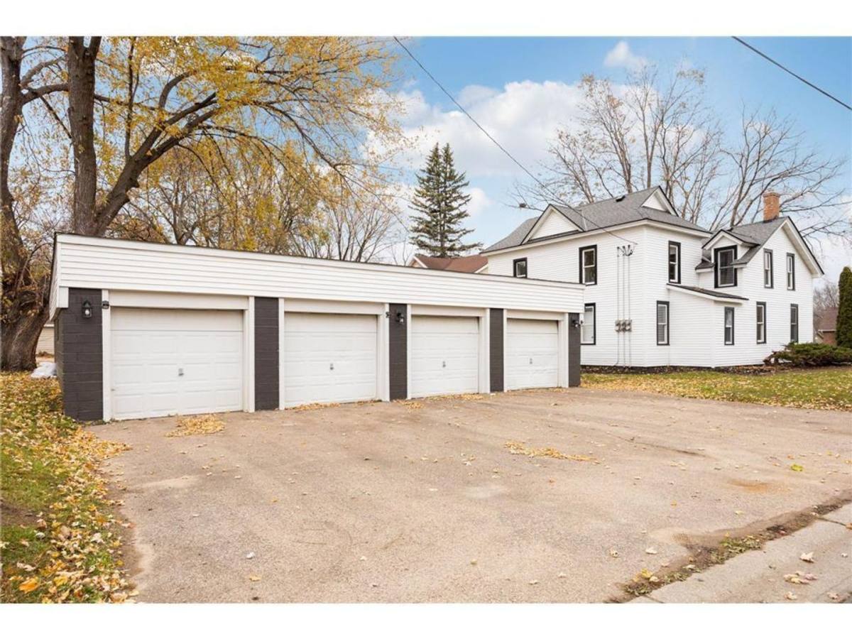 Apartment for rent at 438 3rd Ave E, Shakopee, MN 55379