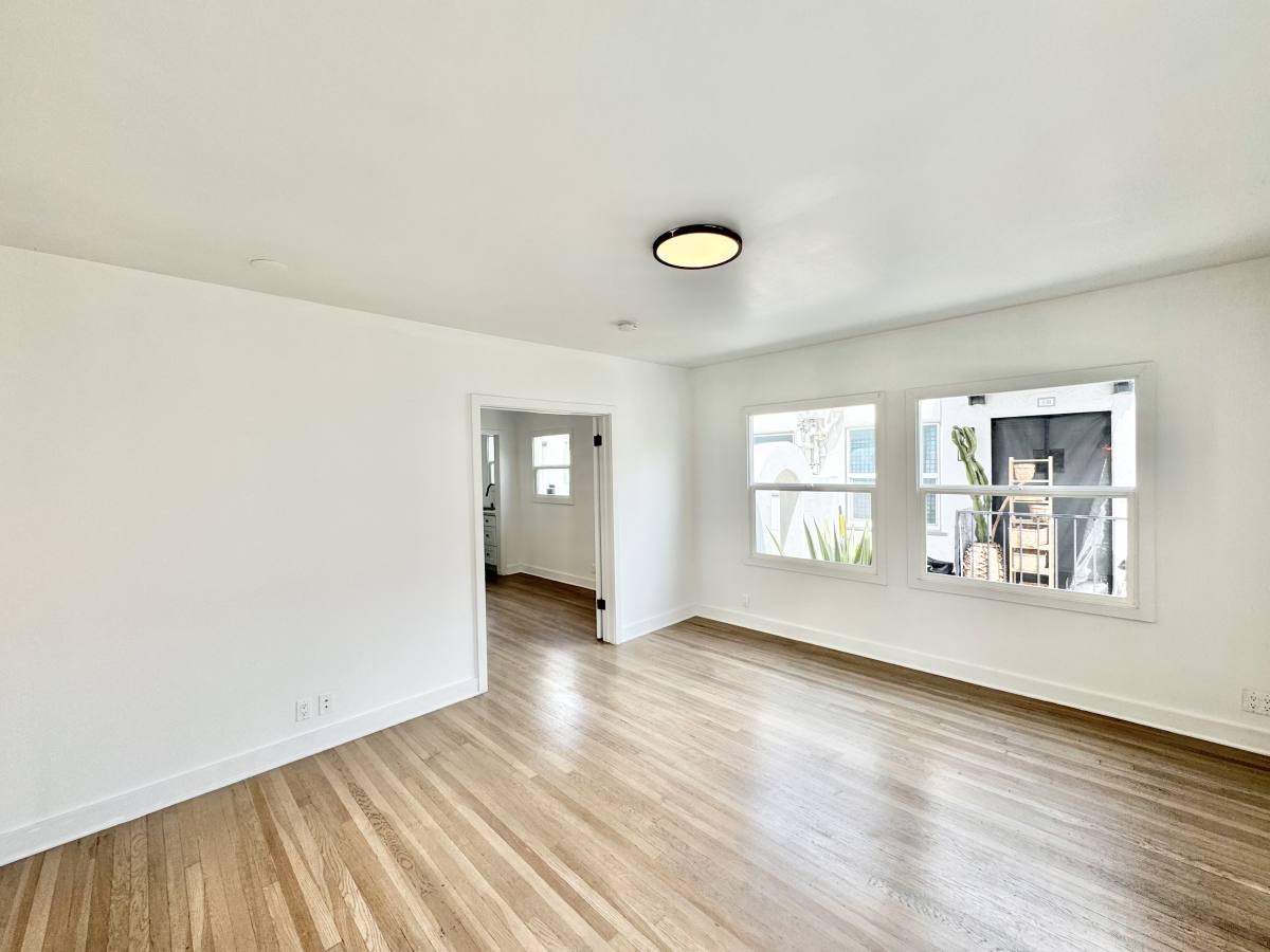 Apartment for rent at 328 N Kingsley Dr #328 2-5, Los Angeles, CA 90004