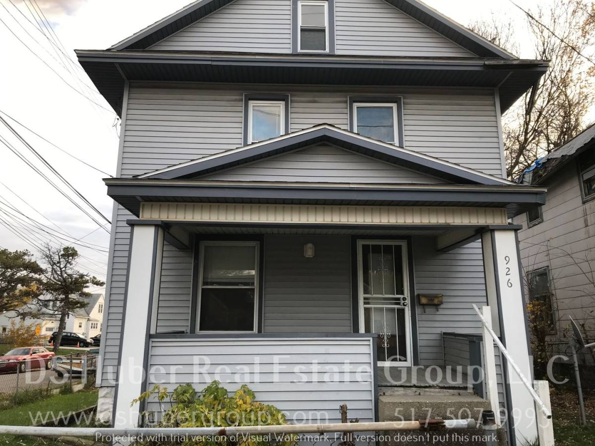 House for rent at 926 N Martin Luther King Jr Blvd, Lansing, MI 48915