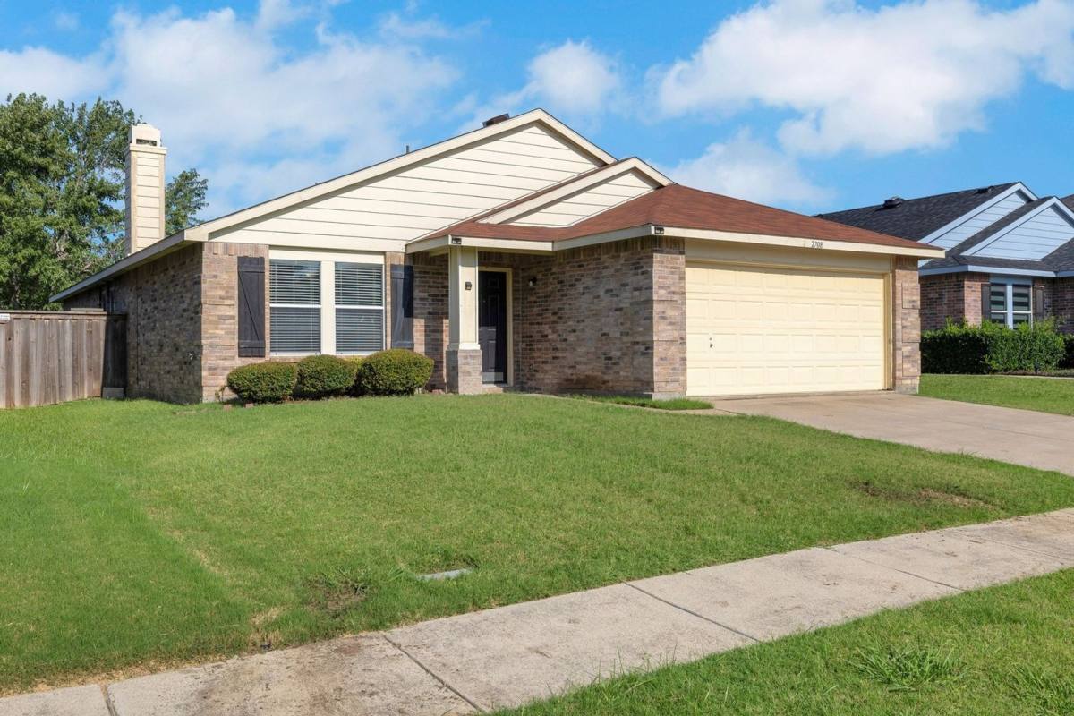 House for rent at 2708 Bur Oak Dr, Little Elm, TX 75068