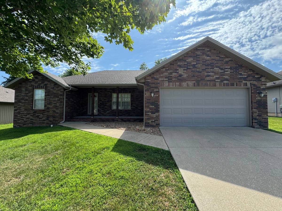 House for rent at 1658 N Pigeon, Nixa, MO 65714