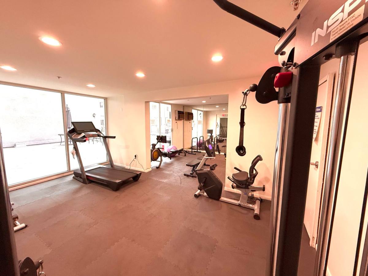 Apartment for rent at 1425 N Sierra Bonita Ave, Los Angeles, CA 90046