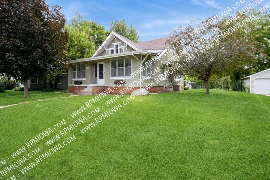 House for rent at 922 Main St, Norwalk, IA 50211