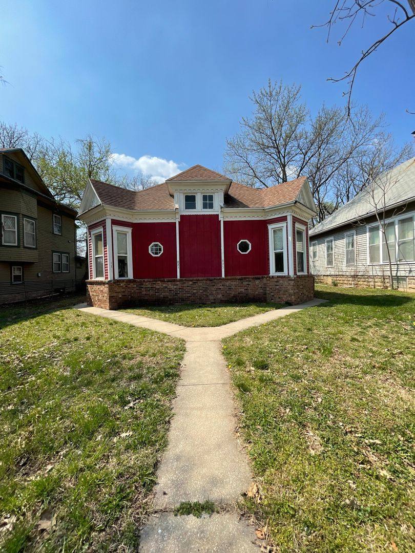 Apartment for rent at 821 Market St, Emporia, KS 66801