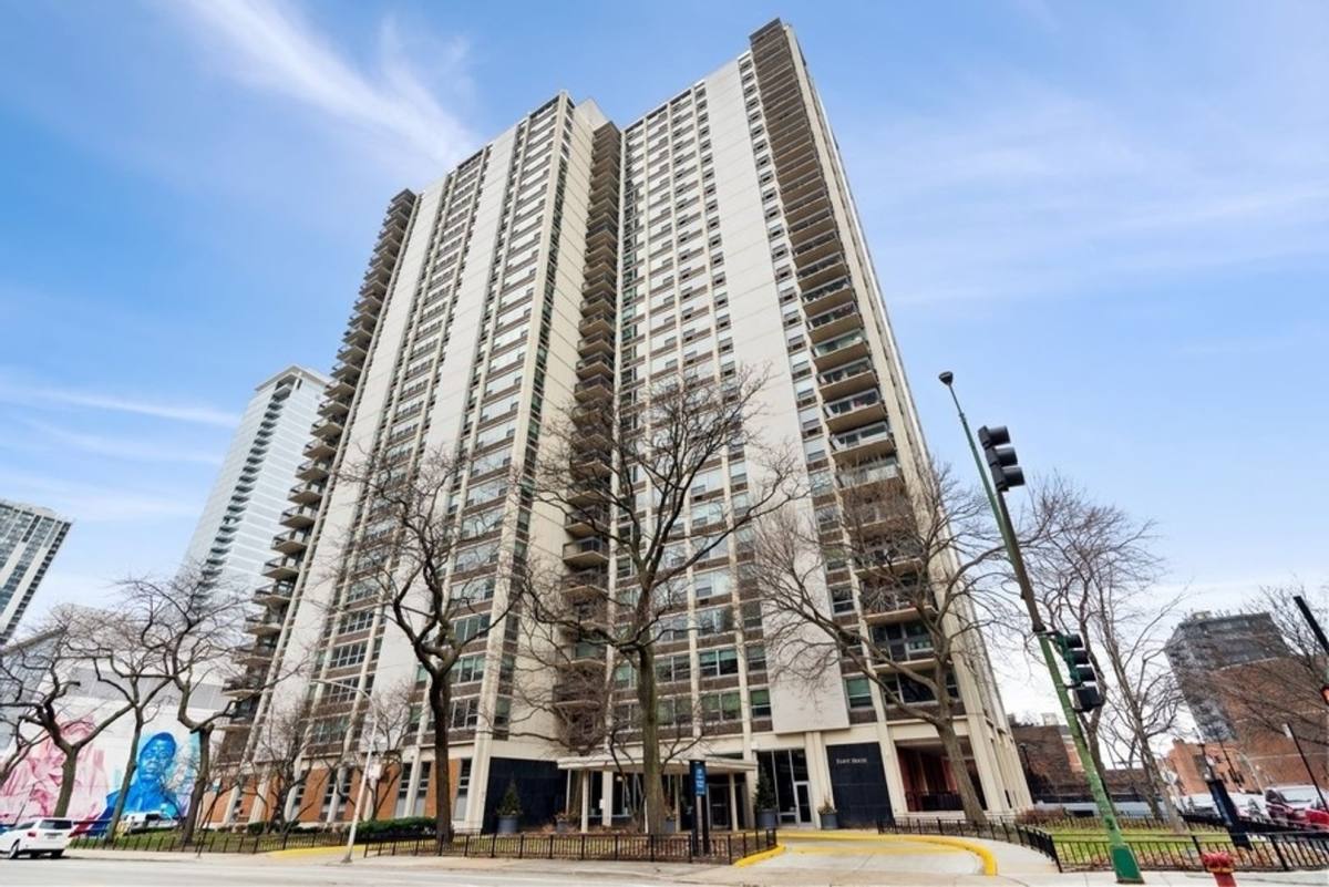 Apartment for rent at 1255 N Sandburg Terrace, Chicago, IL 60610