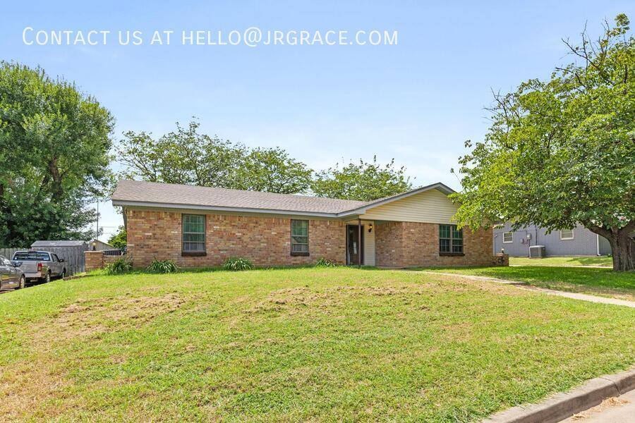 House for rent at 429 W Lindenwood Lane, Hewitt, TX 76643