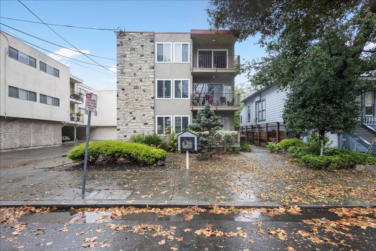 Apartment for rent at 1182 Park Ave, Alameda, CA 94501
