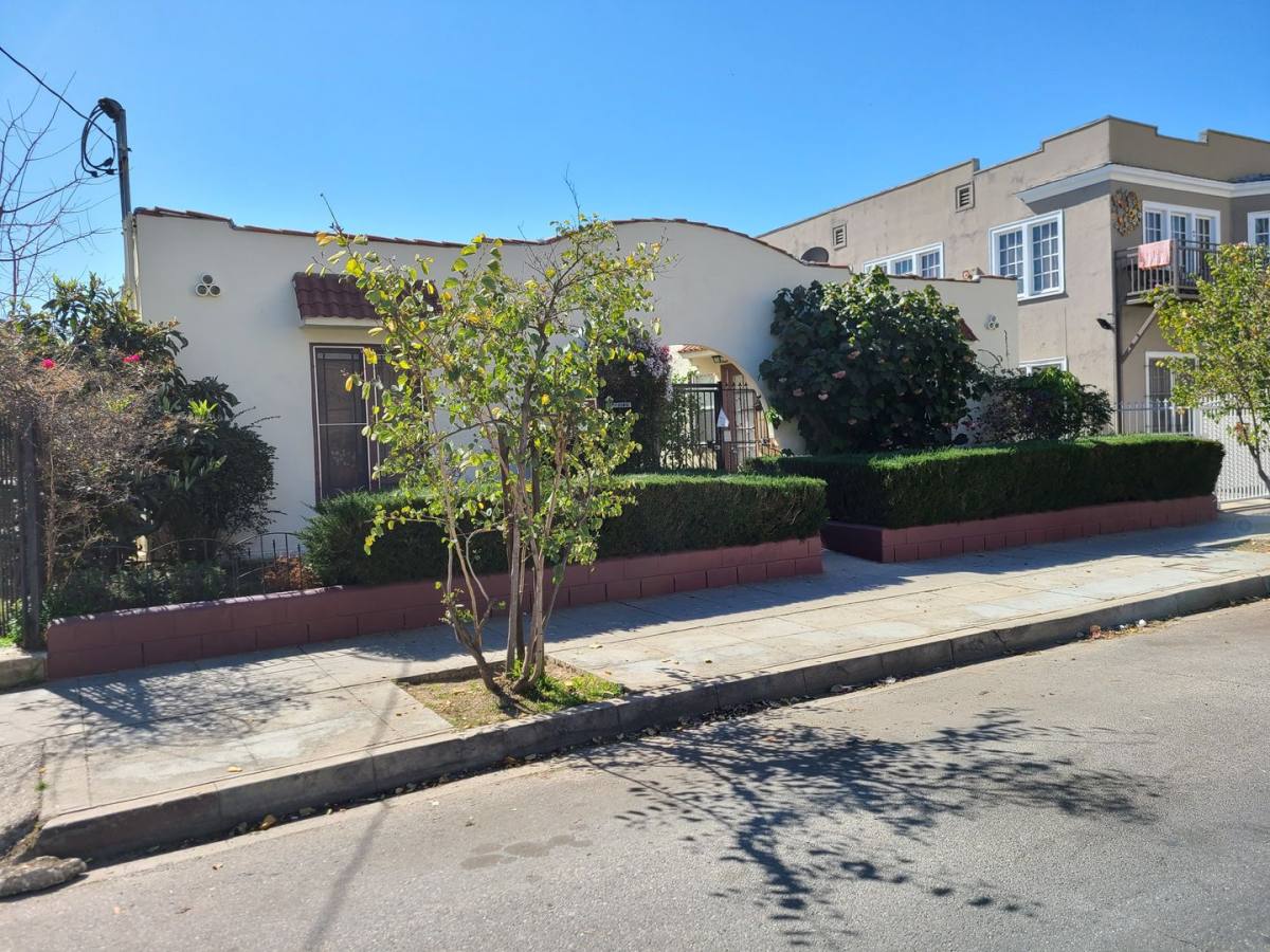 Apartment for rent at 5154 Fountain Ave, Los Angeles, CA 90029