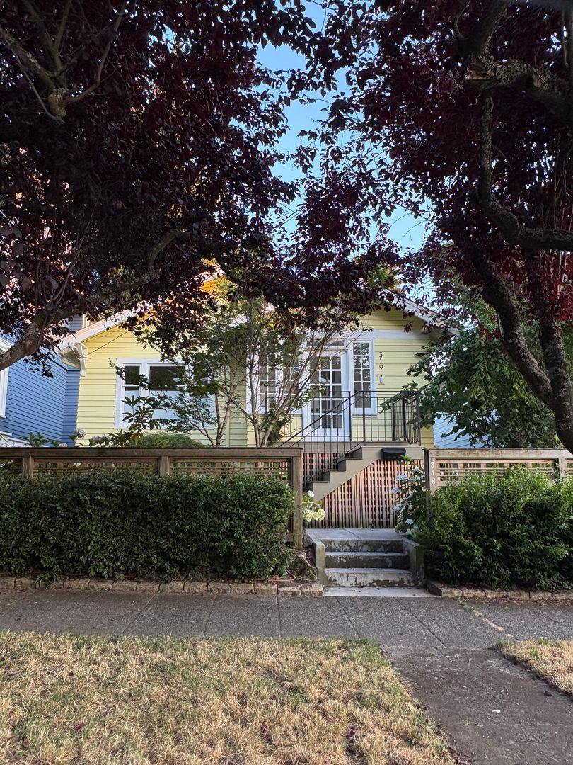 House for rent at 319 NW 81st St, Seattle, WA 98117