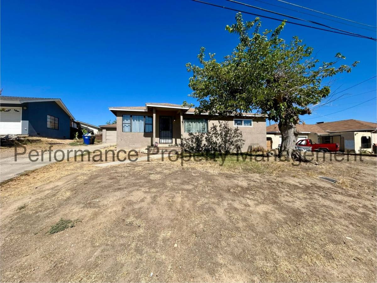 House for rent at 1509 El Serento Dr, Bakersfield, CA 93306