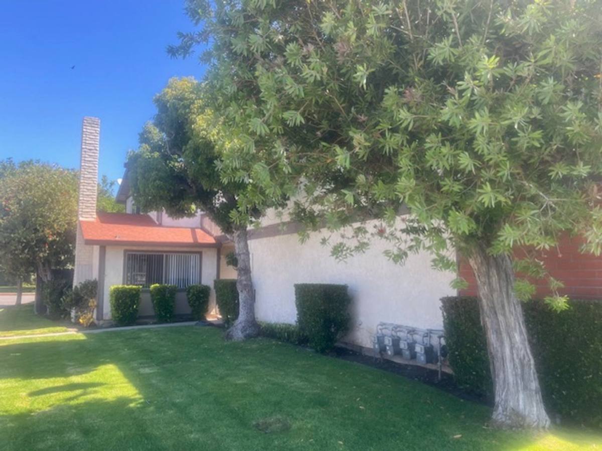 Apartment for rent at 830 Jennifer Lane, Costa Mesa, CA 92626