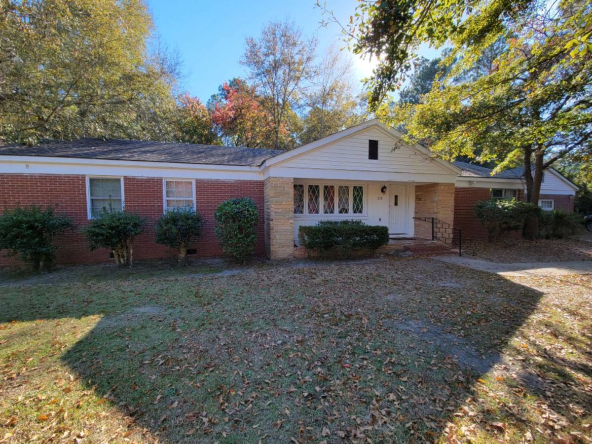 Apartment for rent at 218 S Edgewood, Statesboro, GA 30458