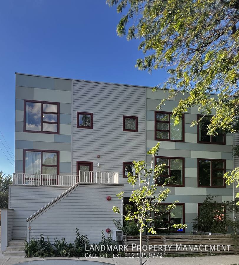 Townhouse for rent at 2810 W Walton St, Chicago, IL 60622
