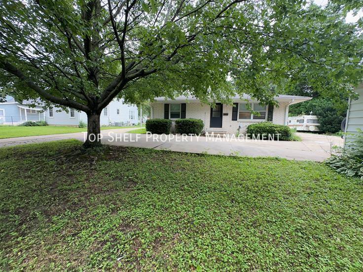 Apartment for rent at 3812 SW 12th St, Des Moines, IA 50315