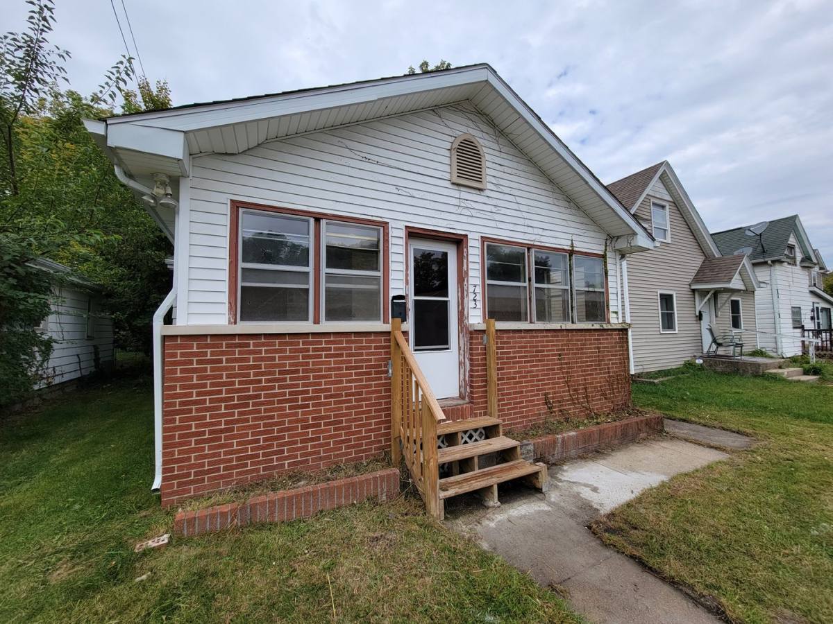Apartment for rent at 723 Frances St, South Bend, IN 46617