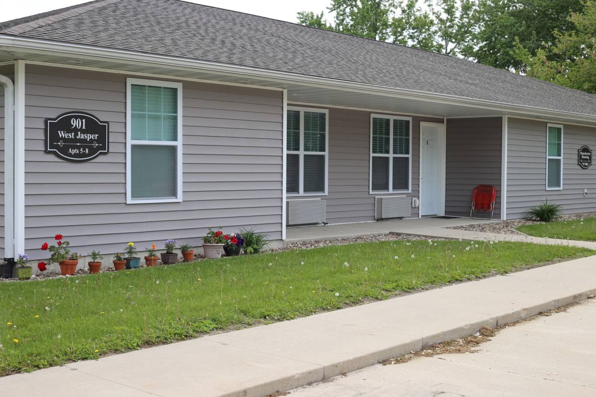 Apartment for rent at 901 Jasper St, Manchester, IA 52057