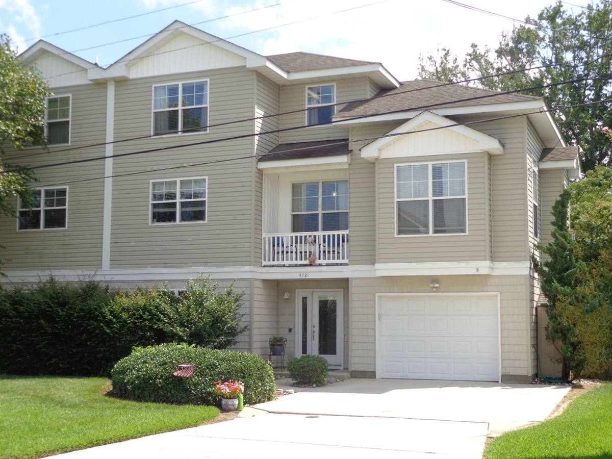 Condo for rent at 4821 Lee Ave, Virginia Beach, VA 23455