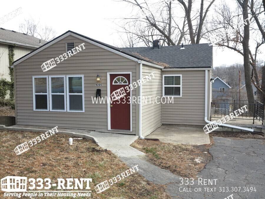 House for rent at 9205 Walnut St, Kansas City, MO 64114
