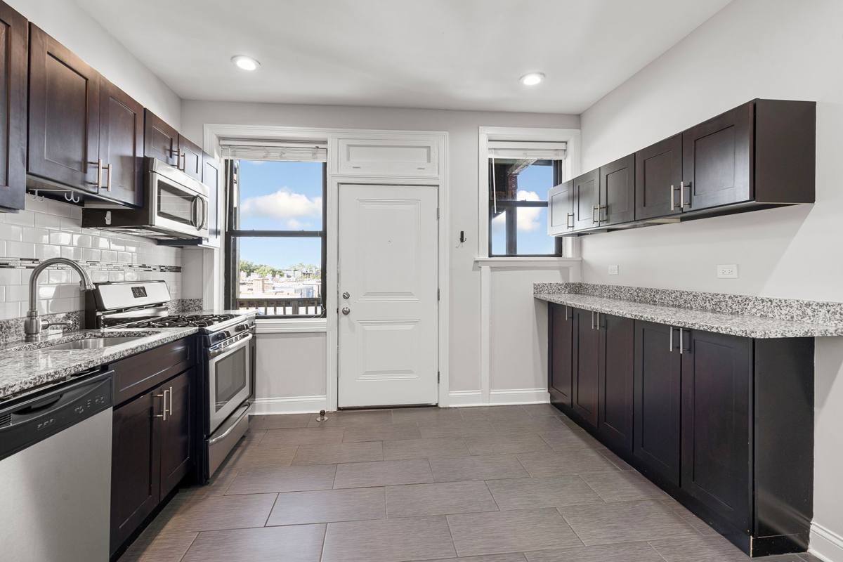 Apartment for rent at 4701-4707 N Albany Ave, Chicago, IL 60625