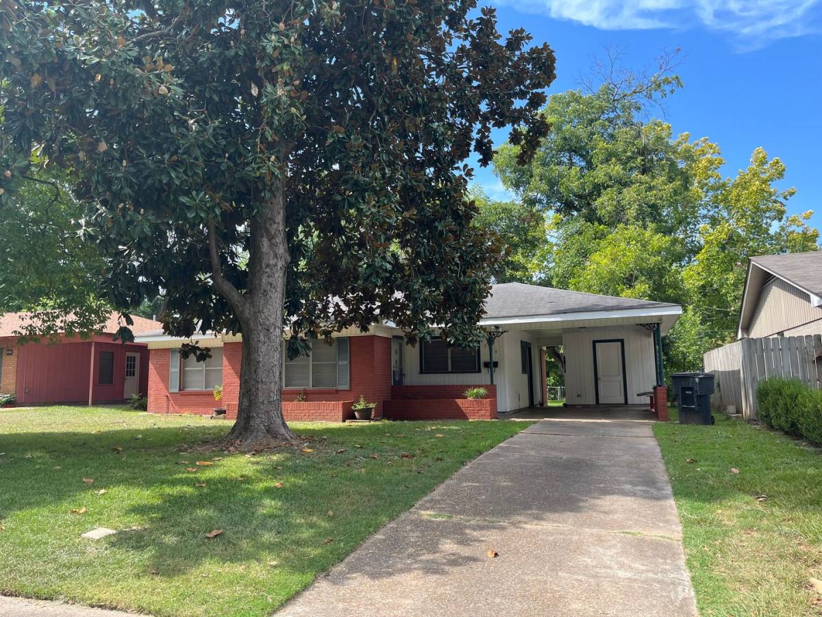 House for rent at 2914 W Cavett, Shreveport, LA 71104