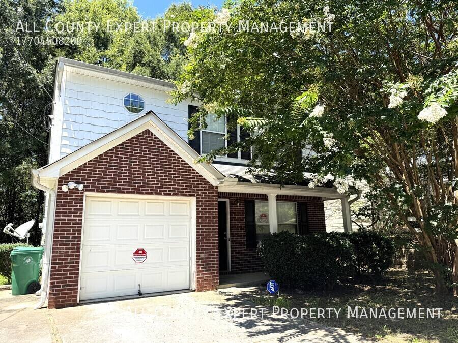 House for rent at 7066 Ravenwood Lane, Lithonia, GA 30038